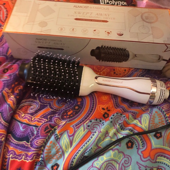 Volumizing hair dryer - Picture 3 of 3